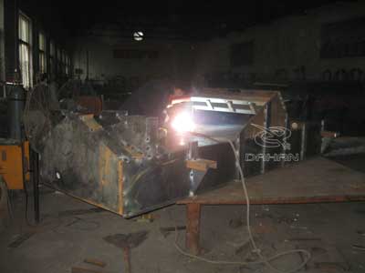 1030直線(xiàn)振動(dòng)篩生產(chǎn)現(xiàn)場(chǎng)